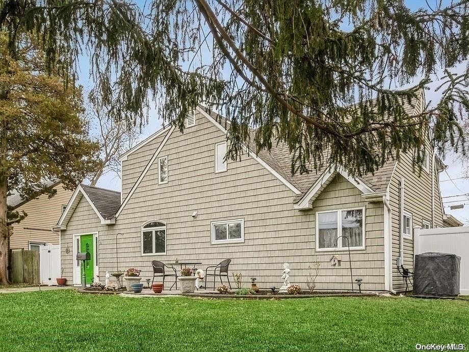 1st image of 76 Elm Drive N