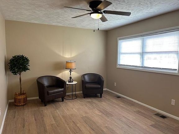 3rd image of 3615 Longfellow Dr