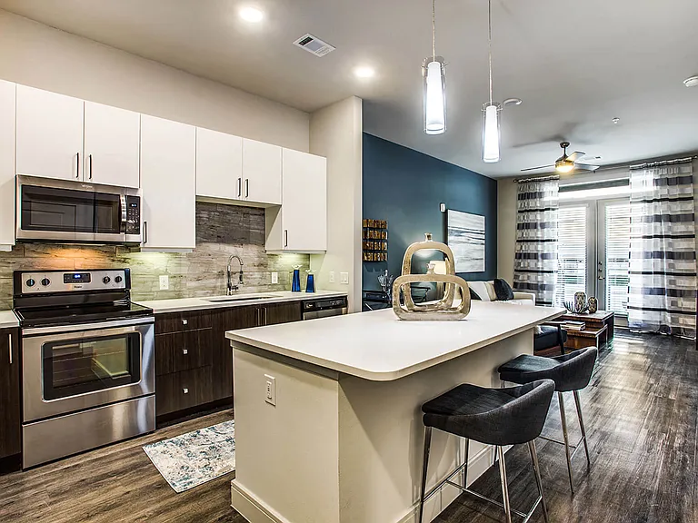 Spacious studio, 1- and 2-bedroom apartment homes