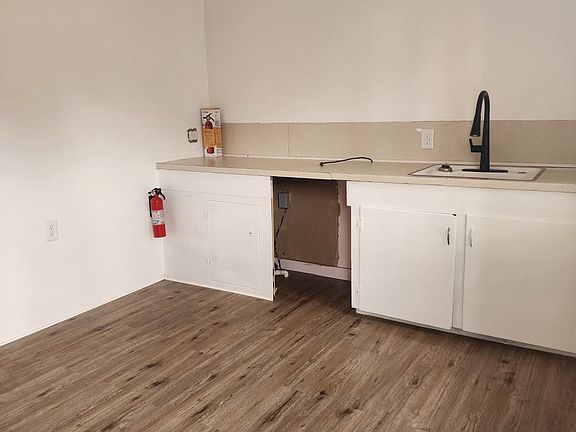 2nd image of 8880 Fm 729 Cabin 2