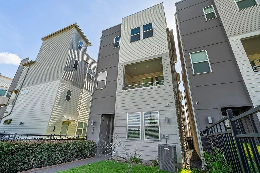 3 bed, 3.5 bath, 2092 sqft, $2,950 — Photo 4