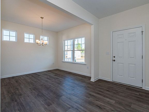 2nd image of 302 Bicentennial Blvd