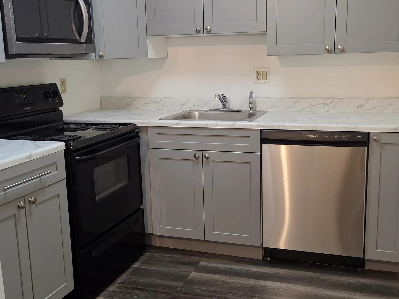 219 Washington Pl — Photo 3