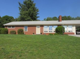 520 Briarwood Dr, Vinton, VA 24179