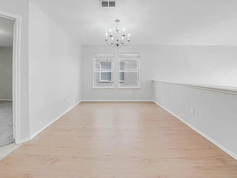 329 Highland Glen Dr — Photo 3