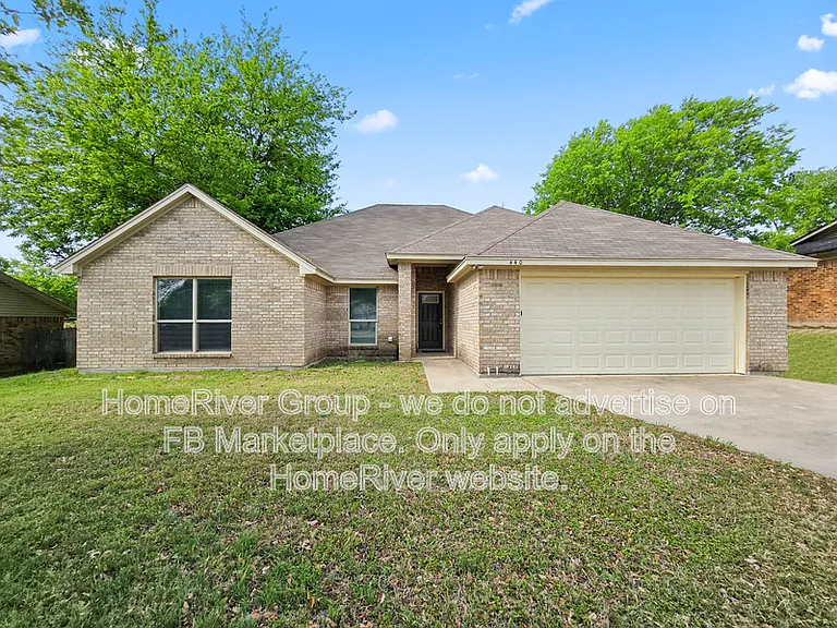 440 Pecan Dr — Photo 1