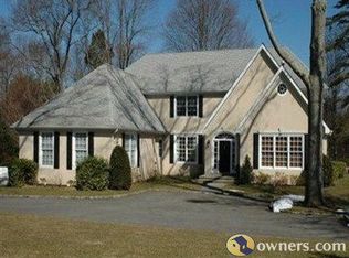 25 Morgan Ln, Locust Valley, NY 11560