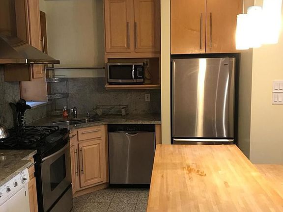 2nd image of 706 W 180th St APT 21