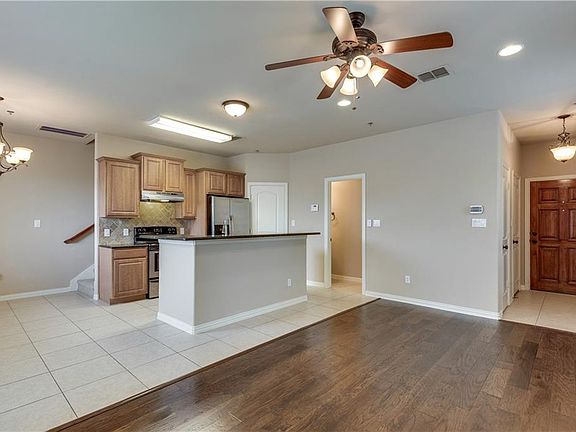 4th image of 262 Corinna Ct