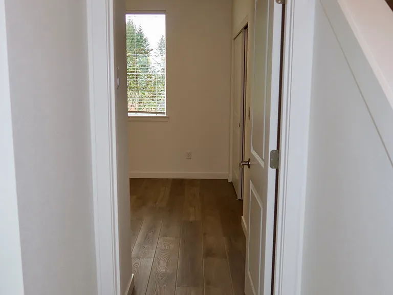 704 Elkins Way SE — Photo 5
