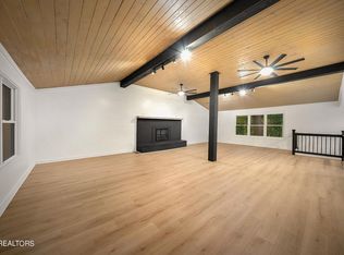 586 Ball Mountain Ln, Gatlinburg, TN 37738
