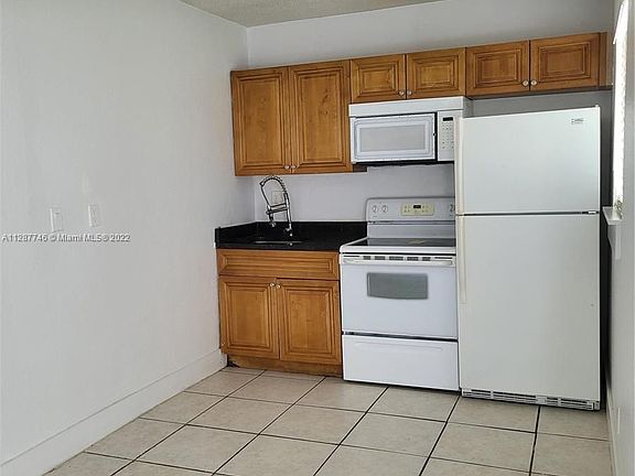 5th image of 925 NW 3rd Ave #1-4