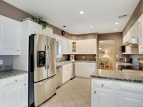 5th image of 79 Three Lakes Dr