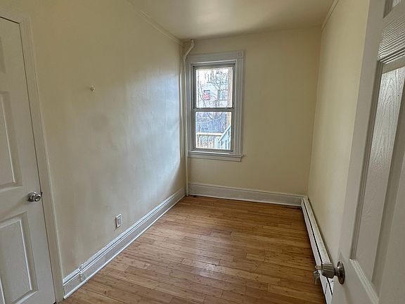 3rd image of 265 Lake St Floor 1
