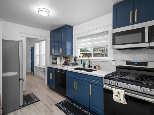 152 E Plymouth St, Long Beach, CA 90805