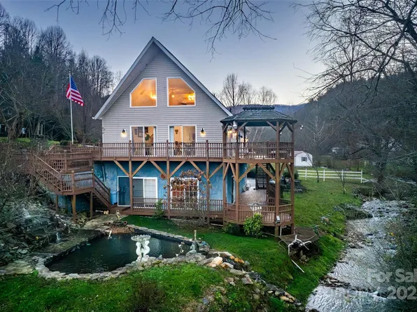 814 Barkers Creek Rd, Whittier, NC 28789