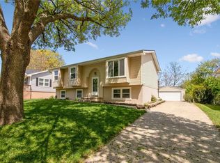 4901 SW 10th St, Des Moines, IA 50315