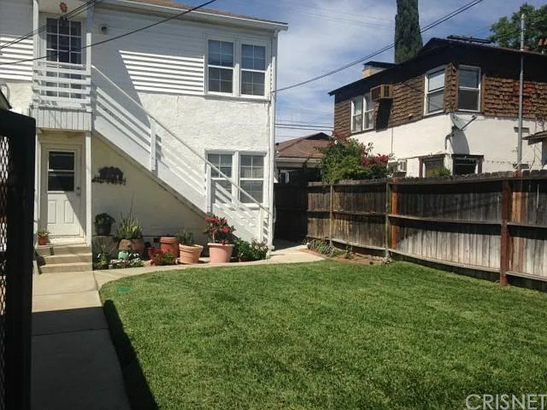 12710 1/2 Oxnard St — Photo 3