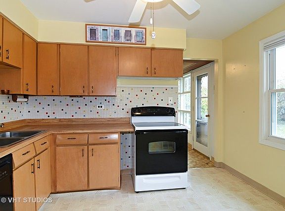 3rd image of 1429 E Gloria Dr