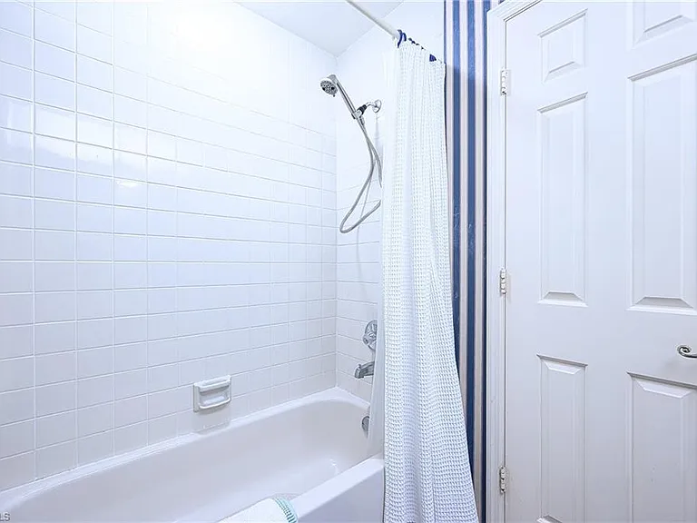 855 Reef Point Cir — Photo 21