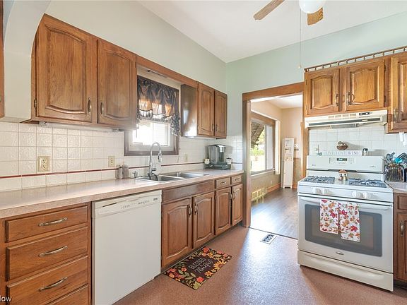 5th image of 27 Terrace Dr
