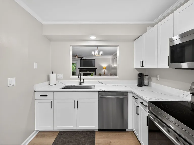 604 Broad Leaf Cir — Photo 14