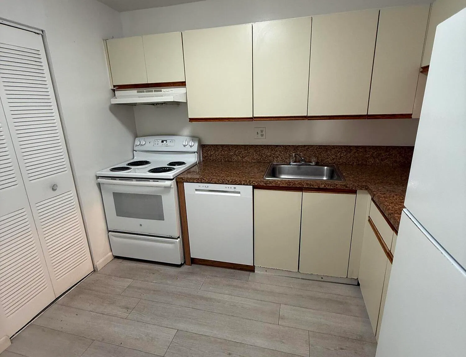 2 bed, 2.0 bath, 949 sqft, $1,850 — Photo 3