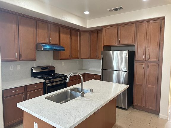 3rd image of 1096 E William St