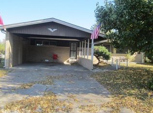 615 N 11th St, Paragould, AR 72450