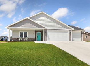 4945 N Silkwood Cir, Appleton, WI 54913