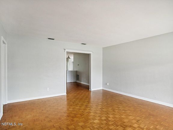 3rd image of 3230 GREENHOLLY Drive W
