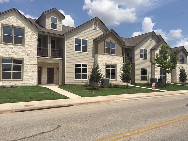 1st image of 700 Applewood Dr