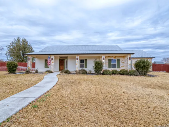 12 Victoria Place, Uvalde, TX 78801