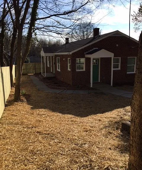 2218 Rozzelles Ferry Rd — Photo 13