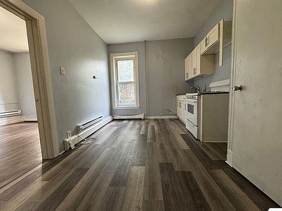 2nd image of 154 Union St APT 1R