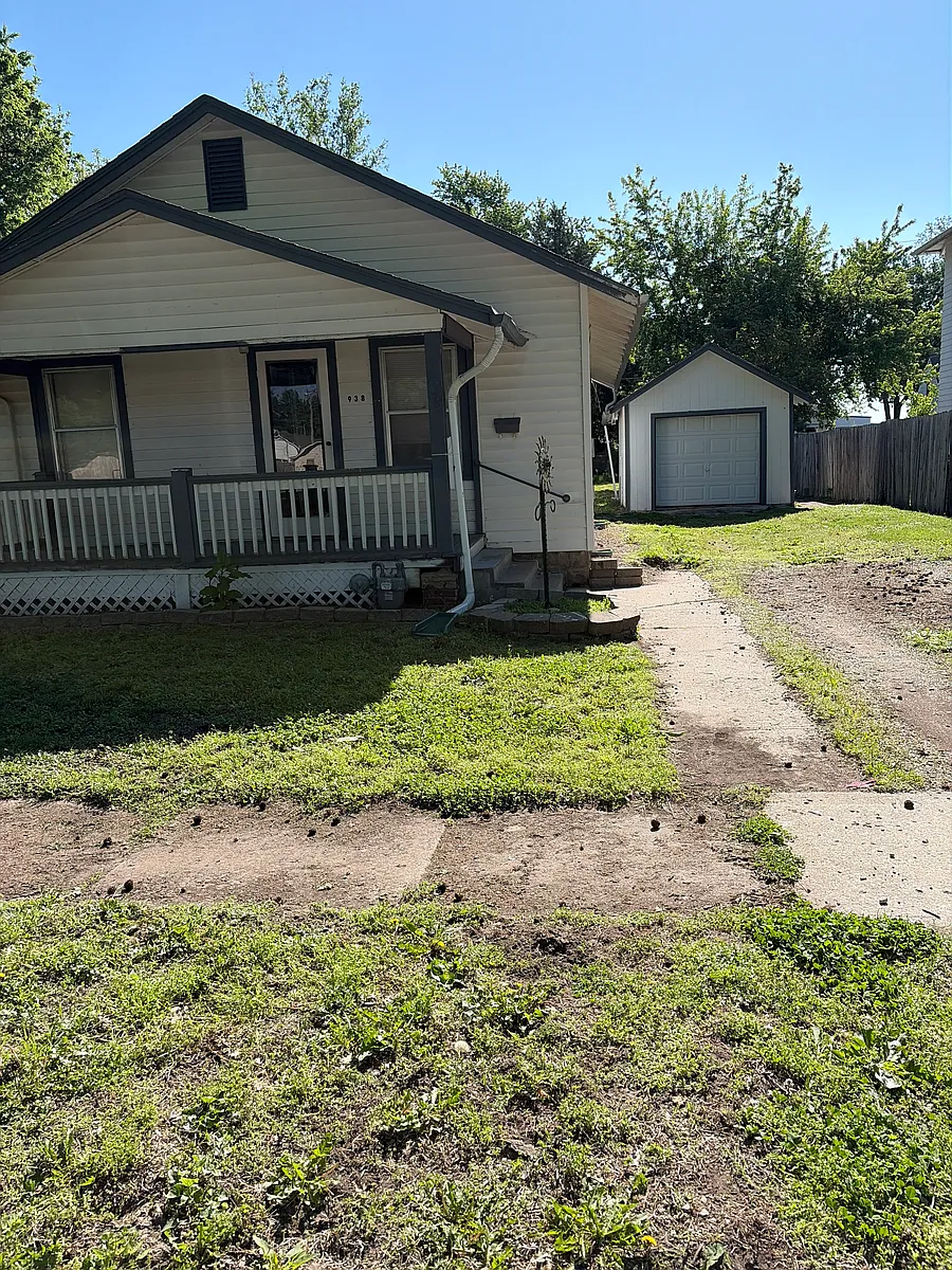 Building Photo - 938 NE Kellam Ave