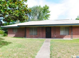 1304 Gardien St, Gonzales, TX 78629