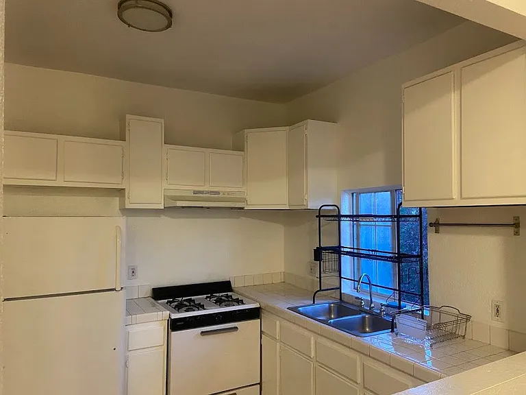 1494 W 27th St #3 — Photo 13