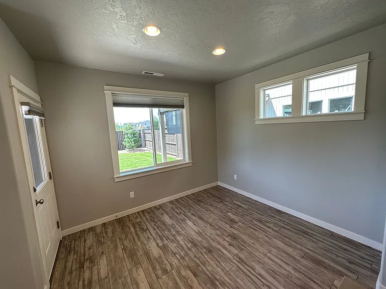 2558 NW Hemlock Way — Photo 10