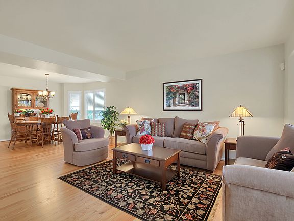 3rd image of 4124 Round Hill Dr