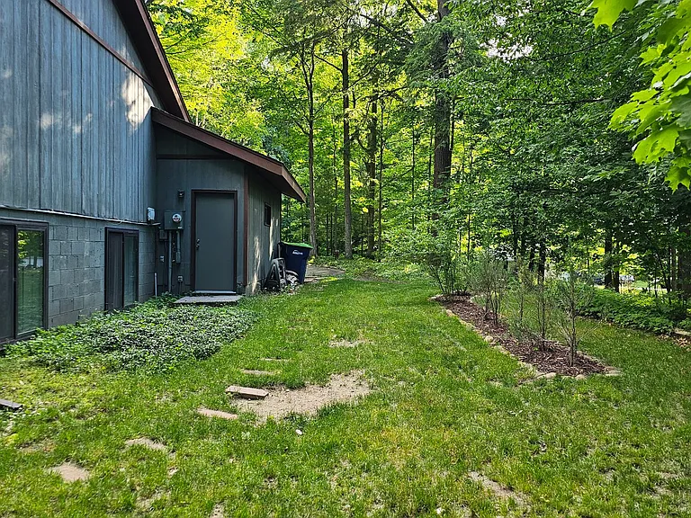 2467 E Potter Rd — Photo 23