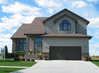 1356 S 40th St, Grand Forks, ND 58201