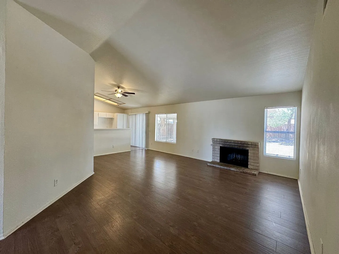 Adelanto Home- 3 Bedrooms, 2 Bathrooms, Laminate Floors, Large Back Yard — Photo 2