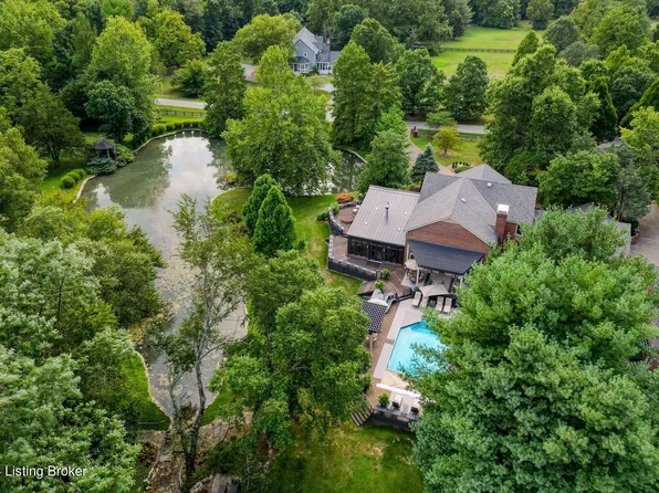 2305 Cave Spring Pl, Anchorage, KY 40223