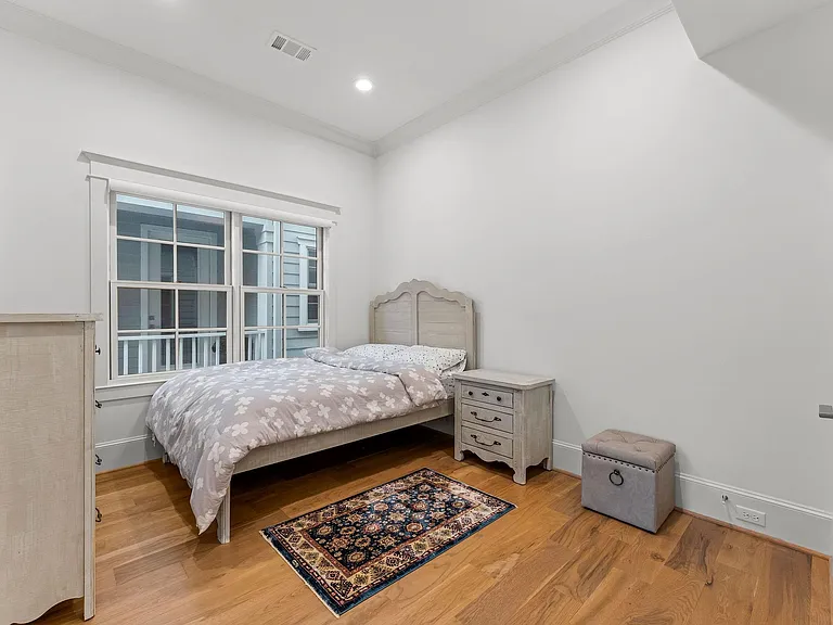426 Marshall St — Photo 25
