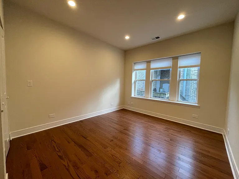 1145 W Lunt Ave — Photo 13