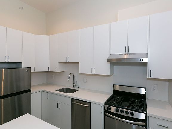 3rd image of 2620 Laguna St APT 6