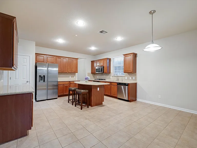 185 Hometown Pkwy — Photo 12