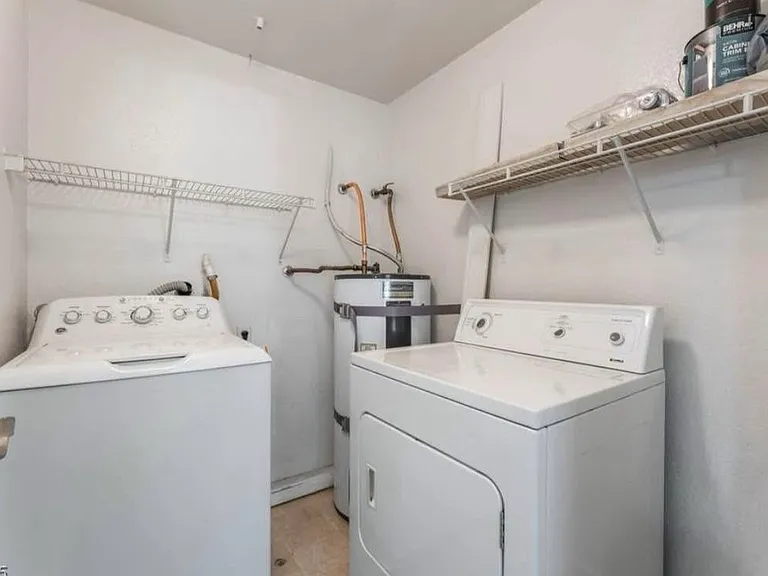 2041 Hussium Hills St — Photo 14