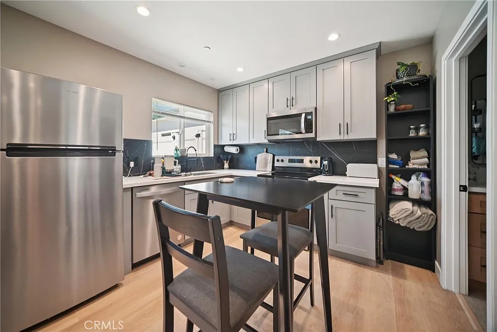 Studio, 430 sqft, $2,250 — Photo 3